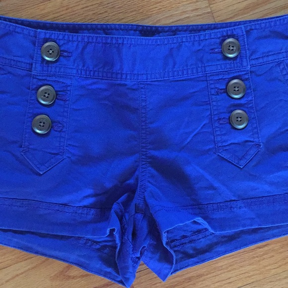 Express Shorts w front buttons - Picture 3 of 6